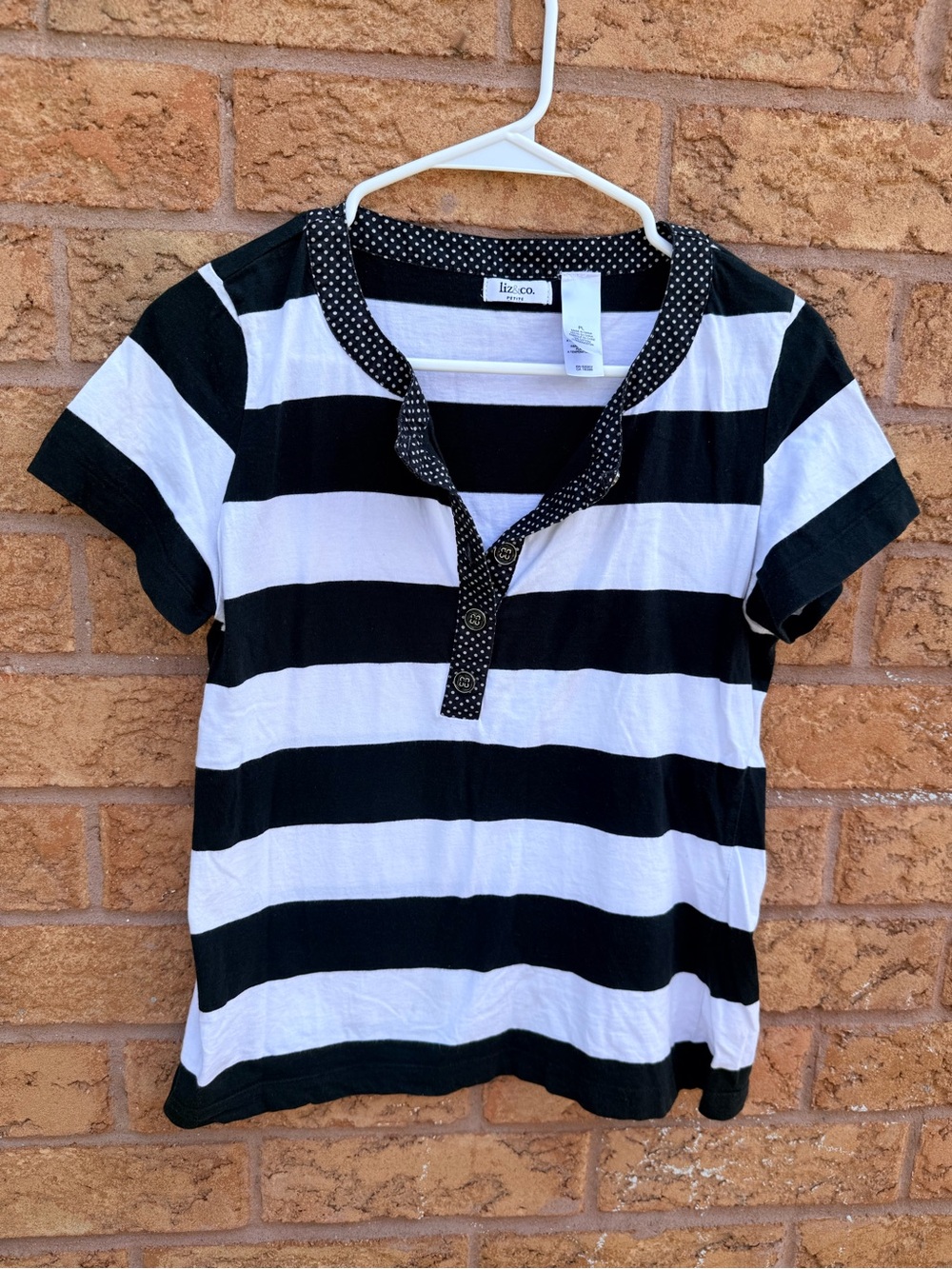10/$25 • Liz & Co Black and White Striped Short Sleeve Top